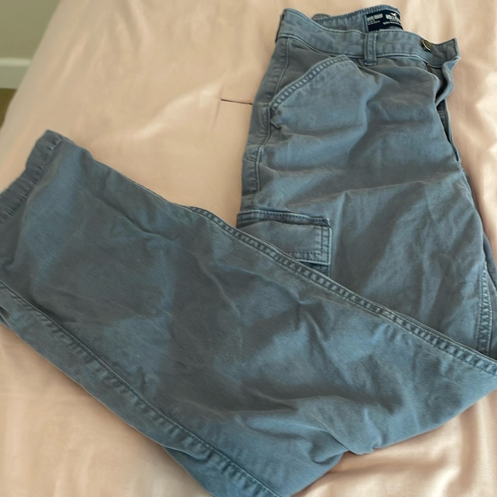 This pants are perfect for summer super comfortable goes well will many colors!